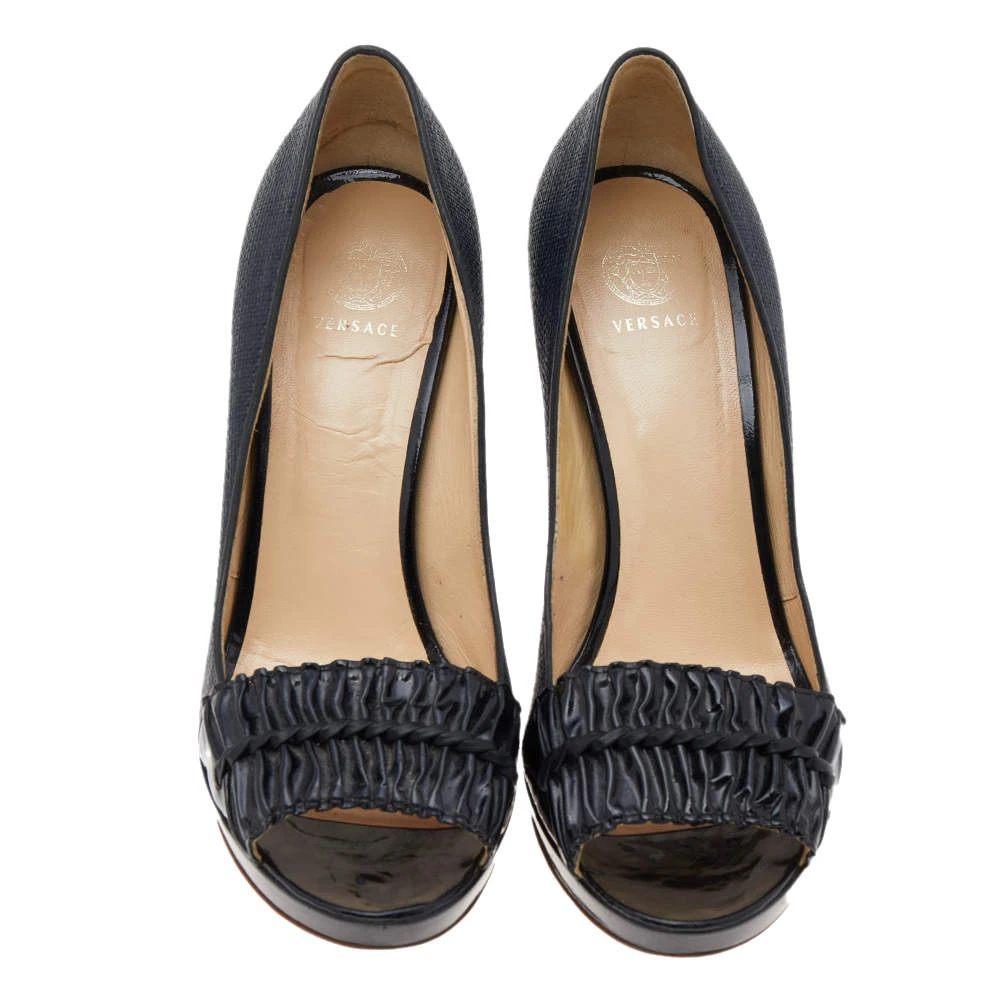 Versace Navy Blue/Black Raffia And Patent Leather Peep Toe Pumps Size 38 For Women 3 Versace Navy Blue/Black Raffia And Patent Leather Peep Toe Pumps Size 38 For Women - Image 3