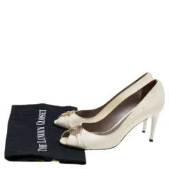 Versace Cream Patent Leather Medusa Peep Toe Pumps Size 37.5 For Women -Versace Official Website luxury women versace used shoes p599646 001